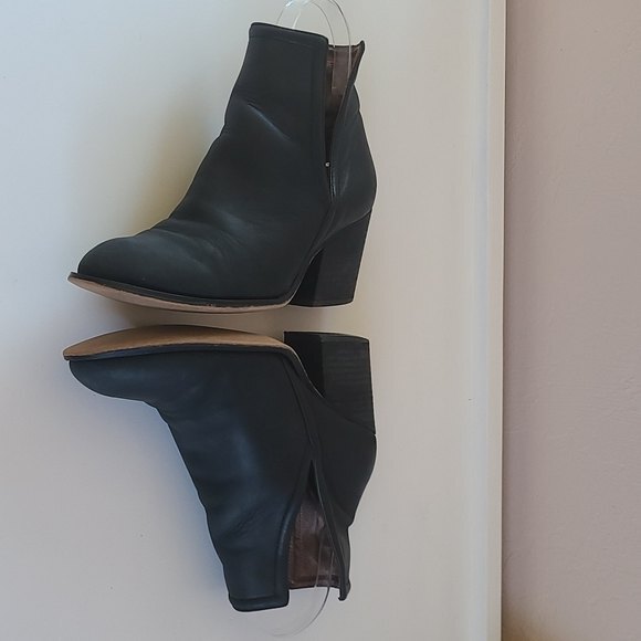 Wittner Black Leather Ankle boots with Side Slits Women's Size US 7.5 EU 38 - Picture 7 of 15